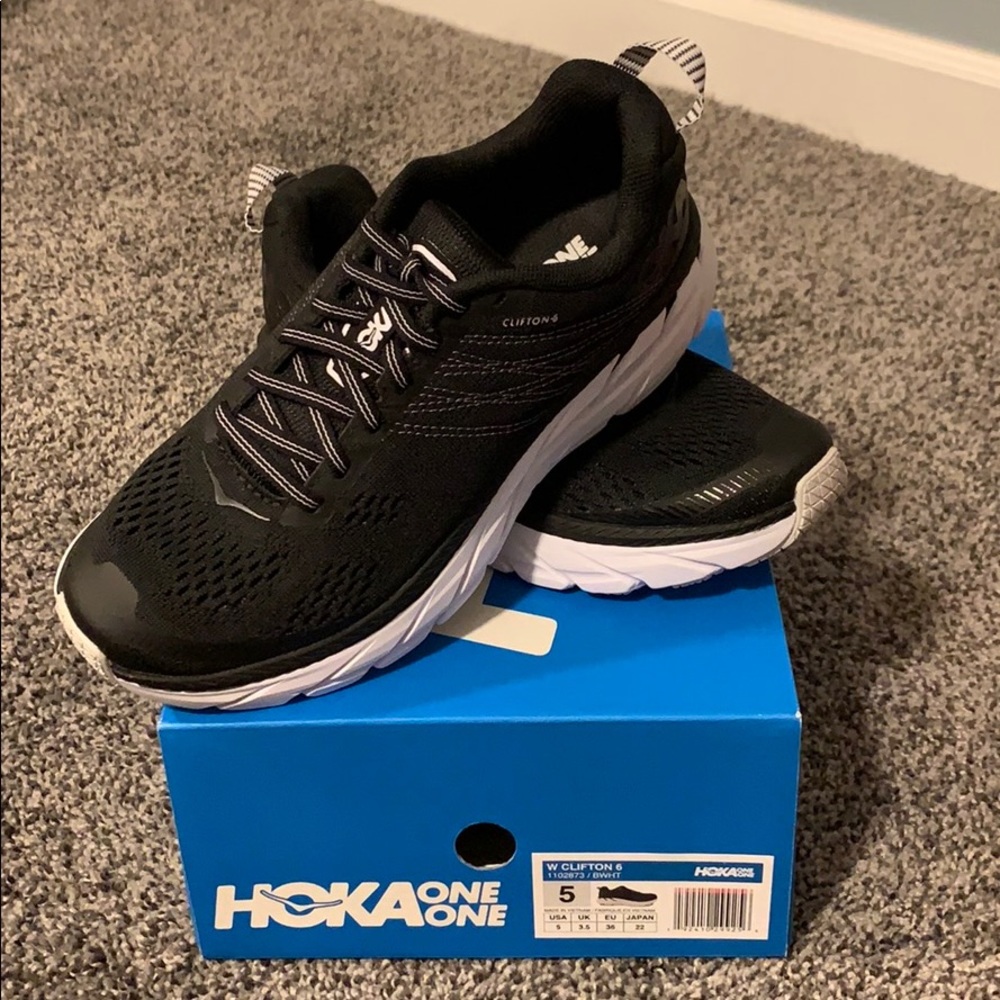 Women’s Hoka Clifton 6 size 5